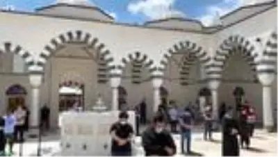 Amerika Diyanet Merkezinde Kovid-19 salgını sonrası ilk cuma namazı Amerika Diyanet Merkezinde Kovid-19 salgını sonrası ilk cuma namazı