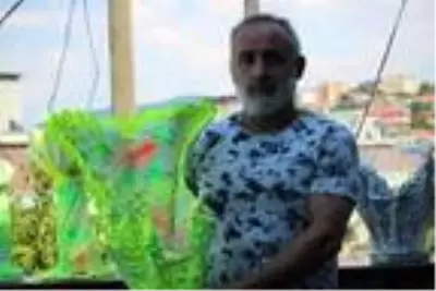 Korona döneminde atık malzemelerden vazo ve saksı üretip kendine gelir kaynağı oluşturdu Korona döneminde atık malzemelerden vazo ve saksı üretip kendine gelir kaynağı oluşturdu