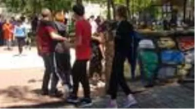 Ülke bu fedakar babayı konuşuyor! Sırtında sadece çocuğunu değil, evladının geleceğini de taşıdı Ülke bu fedakar babayı konuşuyor! Sırtında sadece çocuğunu değil, evladının geleceğini de taşıdı