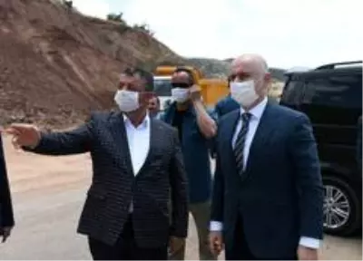 Bakan Karaismailoğlu Siirt'te incelemelerde bulundu Bakan Karaismailoğlu Siirt'te incelemelerde bulundu