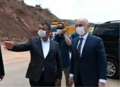 Bakan Karaismailoğlu Siirt'te incelemelerde bulundu Bakan Karaismailoğlu Siirt'te incelemelerde bulundu