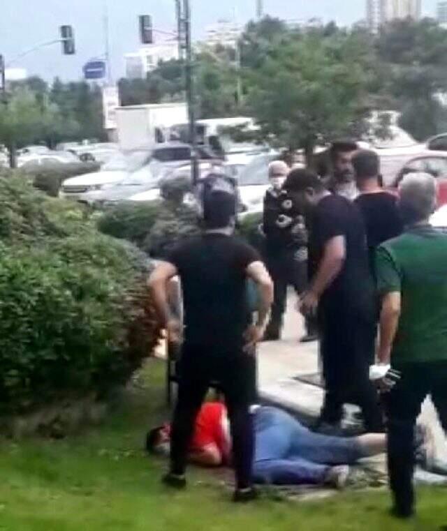 Çalıştığı galeriyi dolandıran şahıs, cadde ortasında linç edildi Çalıştığı galeriyi dolandıran şahıs, cadde ortasında linç edildi