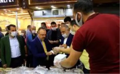 Elazığ'ın yeni valisi, gelir gelmez sahaya indi Elazığ'ın yeni valisi, gelir gelmez sahaya indi