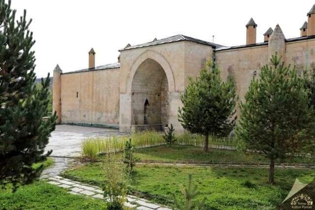 Erzincan'da mutlaka görülmesi gereken yerler nerelerdir? Erzincan iklimi ve bitki örtüsü Erzincan'da mutlaka görülmesi gereken yerler nerelerdir? Erzincan iklimi ve bitki örtüsü