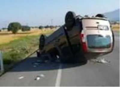 Hafif ticari araç devrildi: 5 yaralı