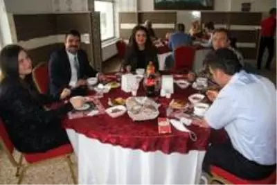 Konya'nın korona virüs vakası görülmeyen ilçesinde vefa ve sosyal destek grubu yemekte buluştu Konya'nın korona virüs vakası görülmeyen ilçesinde vefa ve sosyal destek grubu yemekte buluştu