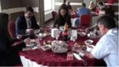 Konya'nın korona virüs vakası görülmeyen ilçesinde vefa ve sosyal destek grubu yemekte buluştu Konya'nın korona virüs vakası görülmeyen ilçesinde vefa ve sosyal destek grubu yemekte buluştu