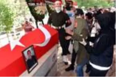 Pençe-Kalkan Harekatı şehidi toprağa verildi Pençe-Kalkan Harekatı şehidi toprağa verildi