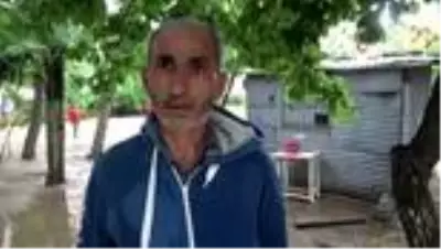 Seyyar satıcının karpuzlarını sel alıp götürdü