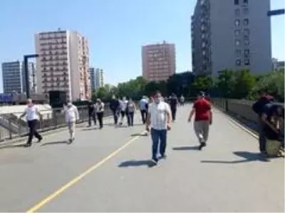 Şirinevler'de kısıtlama sonrası insan yoğunluğu Şirinevler'de kısıtlama sonrası insan yoğunluğu