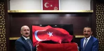 Pervari: Ulaştırma ve Altyapı Bakanı Adil Karaismailoğlu, Siirt'te incelemelerde bulundu. Pervari: Ulaştırma ve Altyapı Bakanı Adil Karaismailoğlu, Siirt'te incelemelerde bulundu.