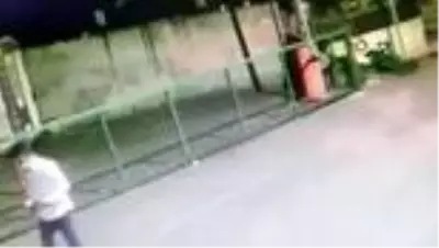 Yabancı uyruklu kişileri dolandıran İran asıllı 'sahte polis' yakalandı Yabancı uyruklu kişileri dolandıran İran asıllı 'sahte polis' yakalandı