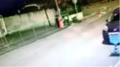 Yabancı uyruklu kişileri dolandıran İran asıllı 'sahte polis' yakalandı Yabancı uyruklu kişileri dolandıran İran asıllı 'sahte polis' yakalandı