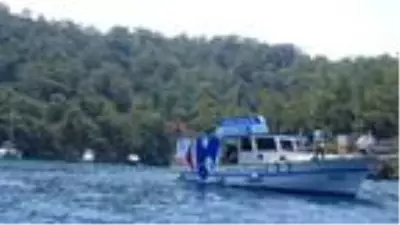 Yüzen market denize açıldı Yüzen market denize açıldı
