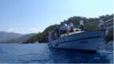 Yüzen market denize açıldı Yüzen market denize açıldı