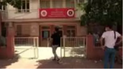 Adana'da 'yan bakma' nedeniyle tartıştığı zanlı tarafından silahla vurulan kişi öldü Adana'da 'yan bakma' nedeniyle tartıştığı zanlı tarafından silahla vurulan kişi öldü