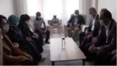 AK Parti Genel Başkan Yardımcısı Ünal'dan şehit ailesine ziyaret AK Parti Genel Başkan Yardımcısı Ünal'dan şehit ailesine ziyaret