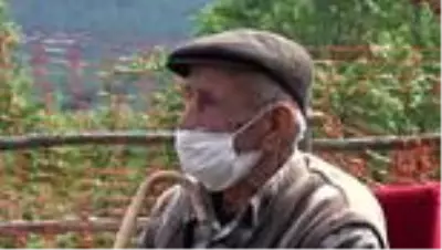 Aynı kaderi yaşayan Vali ile Şehit Babası, 29 yıl sonra tesadüfen bir araya geldi Aynı kaderi yaşayan Vali ile Şehit Babası, 29 yıl sonra tesadüfen bir araya geldi