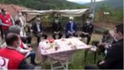 Aynı kaderi yaşayan Vali ile Şehit Babası, 29 yıl sonra tesadüfen bir araya geldi Aynı kaderi yaşayan Vali ile Şehit Babası, 29 yıl sonra tesadüfen bir araya geldi