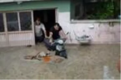 Balıkesir'de sağanak ve dolu yağışı hayatı felç etti
