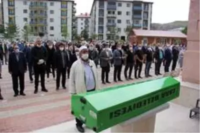 Dr. Namık Kemal Kurt, Zara'da toprağa verildi Dr. Namık Kemal Kurt, Zara'da toprağa verildi