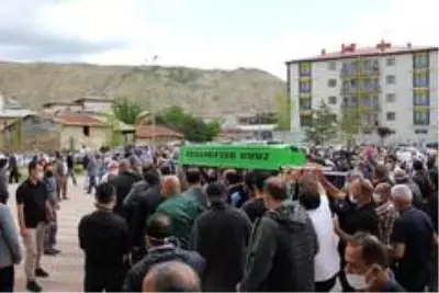 Dr. Namık Kemal Kurt, Zara'da toprağa verildi Dr. Namık Kemal Kurt, Zara'da toprağa verildi