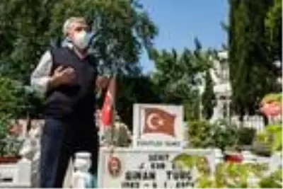 Edirnekapı Şehitliği'nde buruk Babalar Günü
