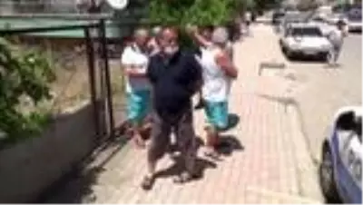 Eşiyle tartışan koca, kapıyı kilitleyip evi ateşe verdi Eşiyle tartışan koca, kapıyı kilitleyip evi ateşe verdi