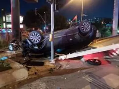 Belediye otobüsüne çarpan otomobildeki çocuklar ölümden döndü Belediye otobüsüne çarpan otomobildeki çocuklar ölümden döndü
