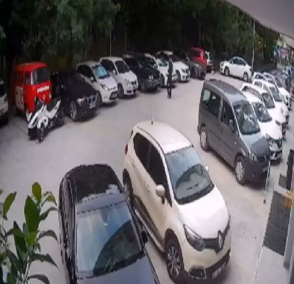 İstanbul�da dört evi soyup bir otomobil çalan hırsızlar kamerada Haber