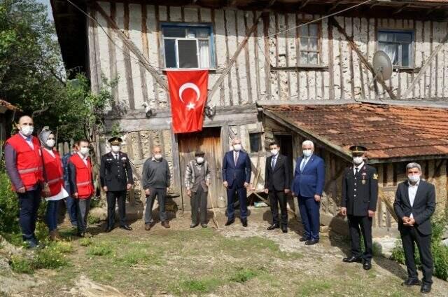 Kastamonu Valisi Avni Çakır ile şehit babasını duygulandıran tesadüf Kastamonu Valisi Avni Çakır ile şehit babasını duygulandıran tesadüf