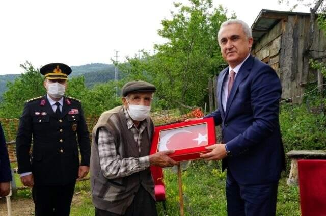 Kastamonu Valisi Avni Çakır ile şehit babasını duygulandıran tesadüf Kastamonu Valisi Avni Çakır ile şehit babasını duygulandıran tesadüf