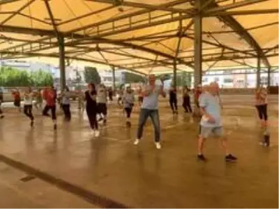 Konak'ta sabah sporu artık pazar yerinde Konak'ta sabah sporu artık pazar yerinde