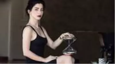 Merve Boluğur, göğüs dekolteli kırmızı elbisesiyle hayran bıraktı Merve Boluğur, göğüs dekolteli kırmızı elbisesiyle hayran bıraktı