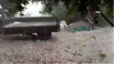 Sındırgı’yı sağanak yağış ve dolu vurdu