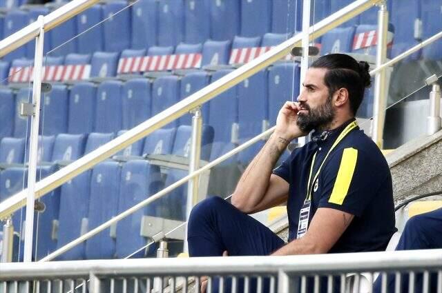 Volkan Demirel'den hakeme tepki, oyunculara direktif: Penaltı değil, itiraz edin Volkan Demirel'den hakeme tepki, oyunculara direktif: Penaltı değil, itiraz edin