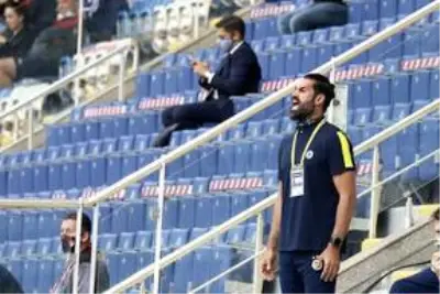 Volkan Demirel'den hakeme tepki, oyunculara direktif: Penaltı değil, itiraz edin Volkan Demirel'den hakeme tepki, oyunculara direktif: Penaltı değil, itiraz edin