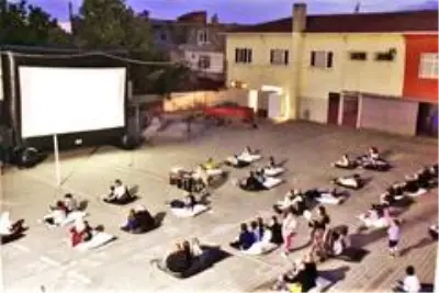 Açıkhava sineması çocukların ayağına geldi Açıkhava sineması çocukların ayağına geldi