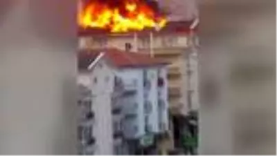 Ankara’da, 4 katlı binanın çatısı yandı