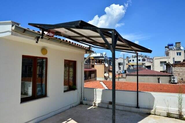 Balkona kurdukları güneş paneli sayesinde 7 yıldır elektrik faturası ödemiyorlar Balkona kurdukları güneş paneli sayesinde 7 yıldır elektrik faturası ödemiyorlar