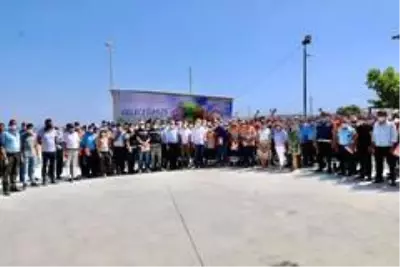 Başkan Atay'dan temizlik işleri personeline Babalar Günü ziyareti Başkan Atay'dan temizlik işleri personeline Babalar Günü ziyareti