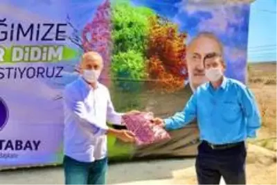 Başkan Atay'dan temizlik işleri personeline Babalar Günü ziyareti Başkan Atay'dan temizlik işleri personeline Babalar Günü ziyareti