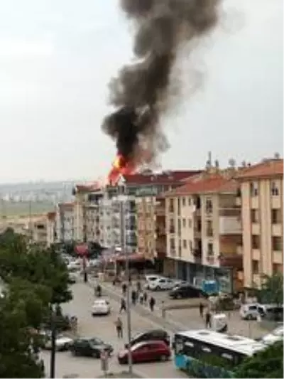 Başkent'te korkutan çatı yangını