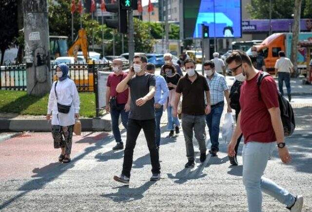 Beşiktaş'ta maske denetimi yapıldı, takmayanlara ceza yazıldı