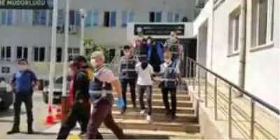 Bursa'da 2 bin polisle yapılan hırsızlık operasyonunda gözaltına alınan 20 kişi adliyeye sevk edildi