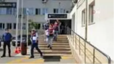 Bursa’da 2 bin polisle yapılan hırsızlık operasyonunda gözaltına alınan 20 kişi adliyeye sevk edildi