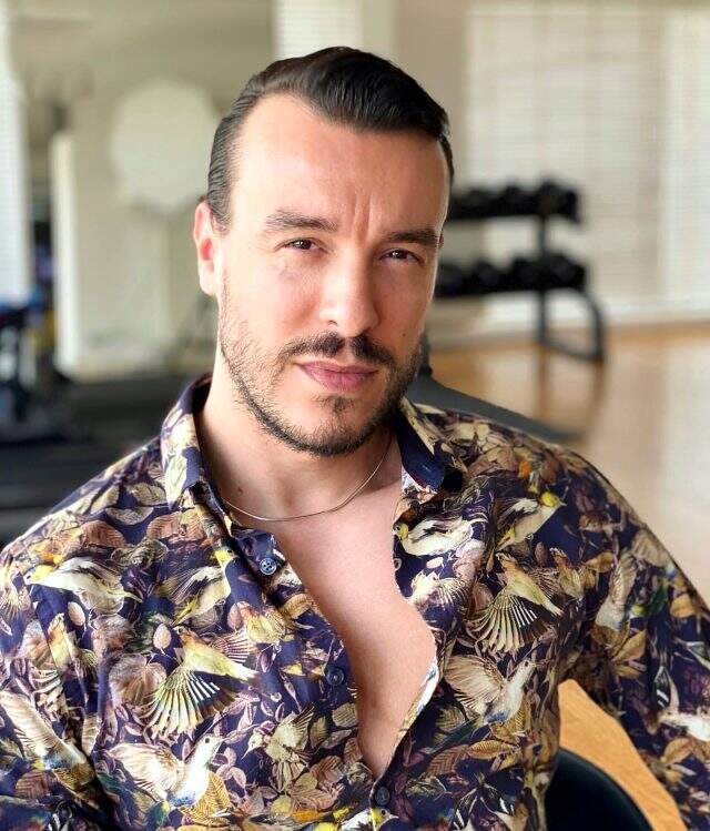 Cem Adrian kimdir? Cem Adrian Hayatı ve biyografisi!