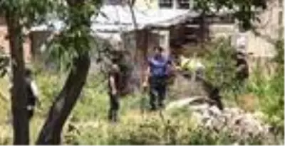 Dövülerek öldürülen Alperen'in annesi tutuklandı, zanlı sevgili aranıyor (2) Dövülerek öldürülen Alperen'in annesi tutuklandı, zanlı sevgili aranıyor (2)