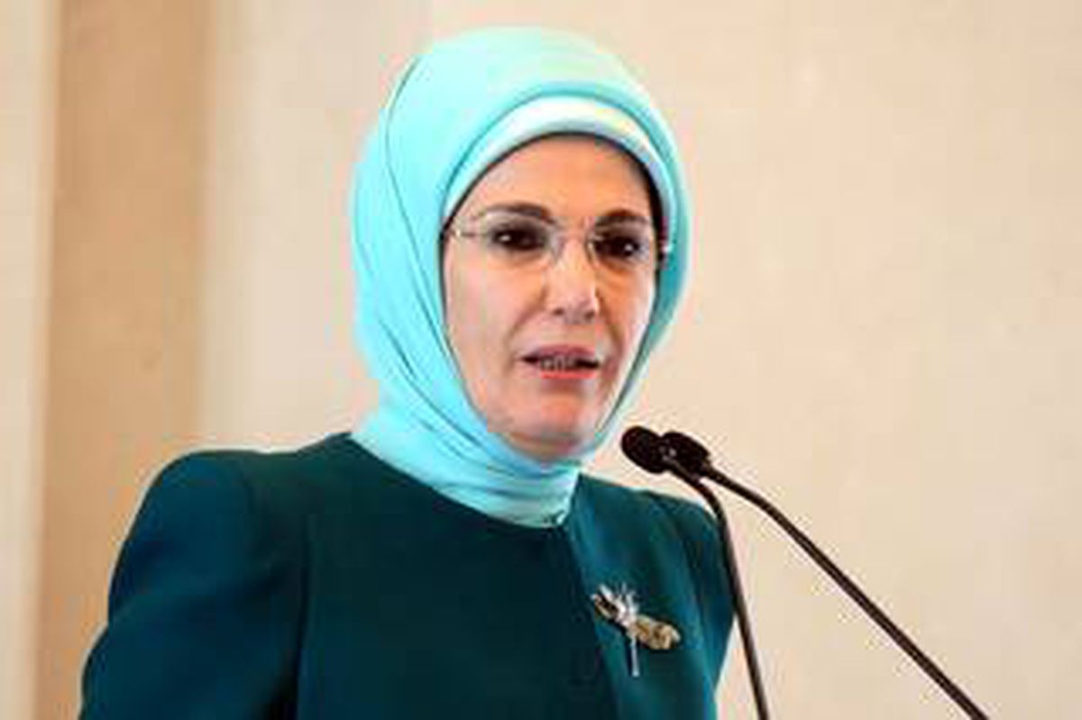 Emine Erdoğan, 16 yıl önce kaybettiği babasıyla fotoğrafını paylaştı