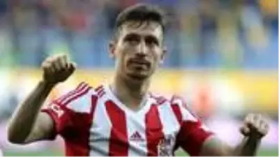 Galatasaray'ın istediği Sivassporlu Mert Hakan, Fenerbahçe ile anlaştı Galatasaray'ın istediği Sivassporlu Mert Hakan, Fenerbahçe ile anlaştı